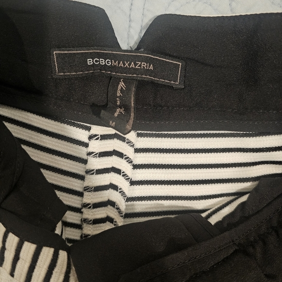 BCBG MAXAZRIA Dress Shorts WHITE BLACK STRIPE MEDIUM Like NEW - Picture 4 of 7